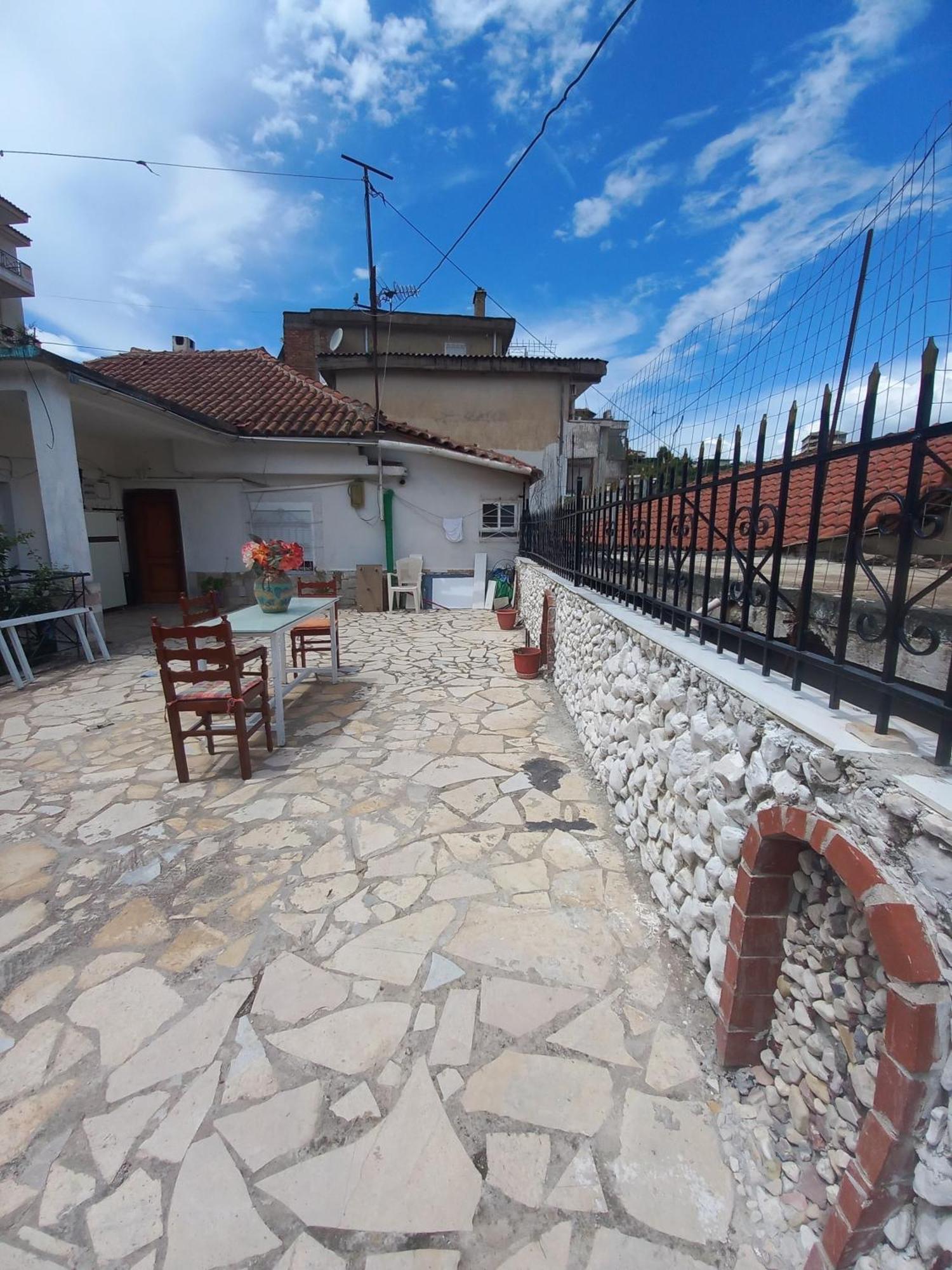 Aleko Guest House Gjirokastër Exteriör bild