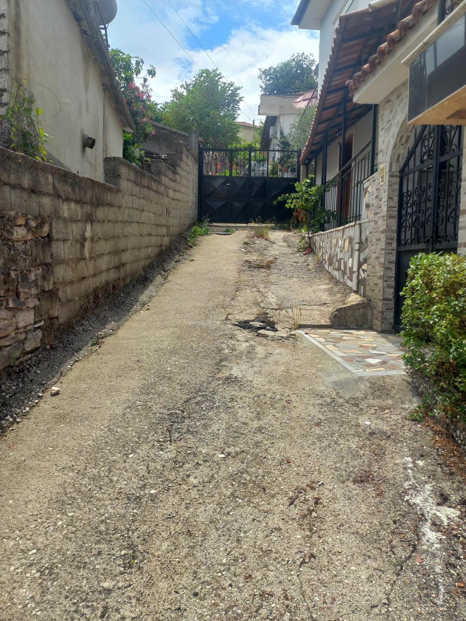 Aleko Guest House Gjirokastër Exteriör bild