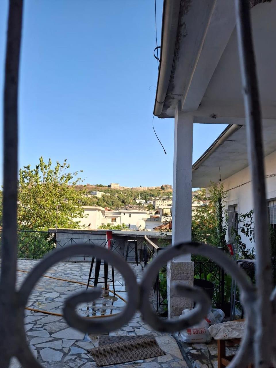 Aleko Guest House Gjirokastër Exteriör bild