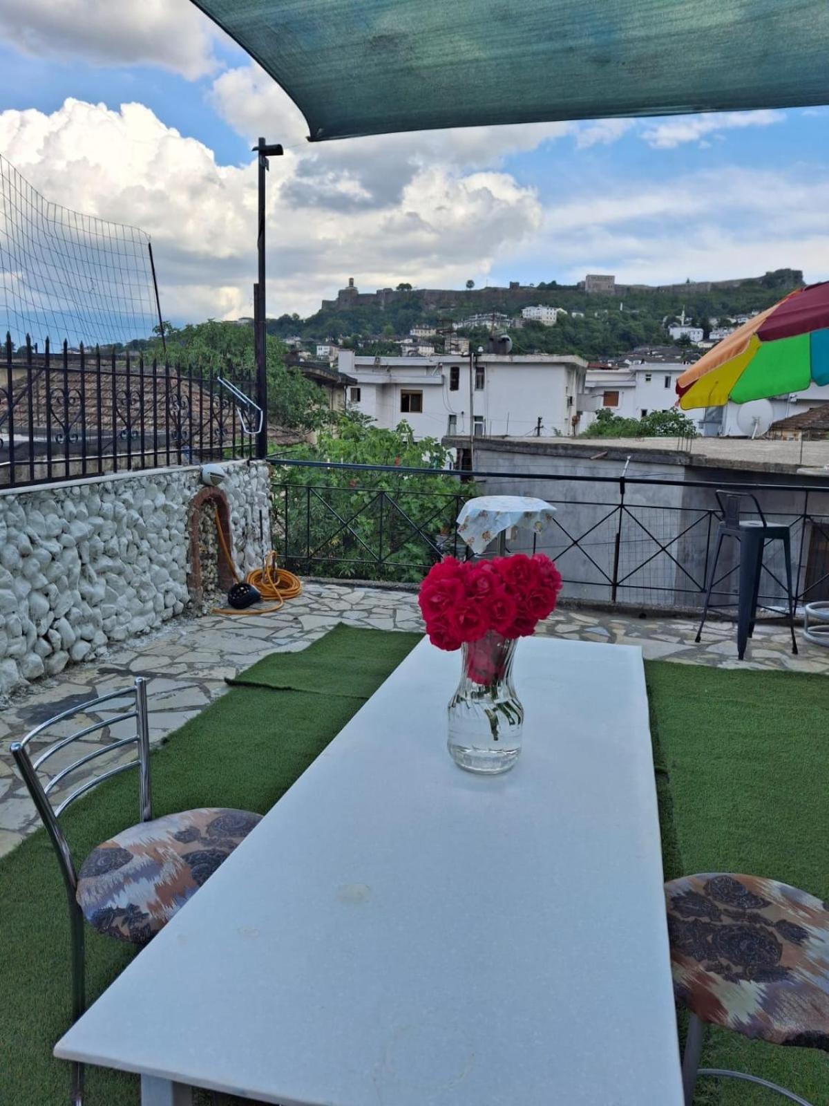 Aleko Guest House Gjirokastër Exteriör bild